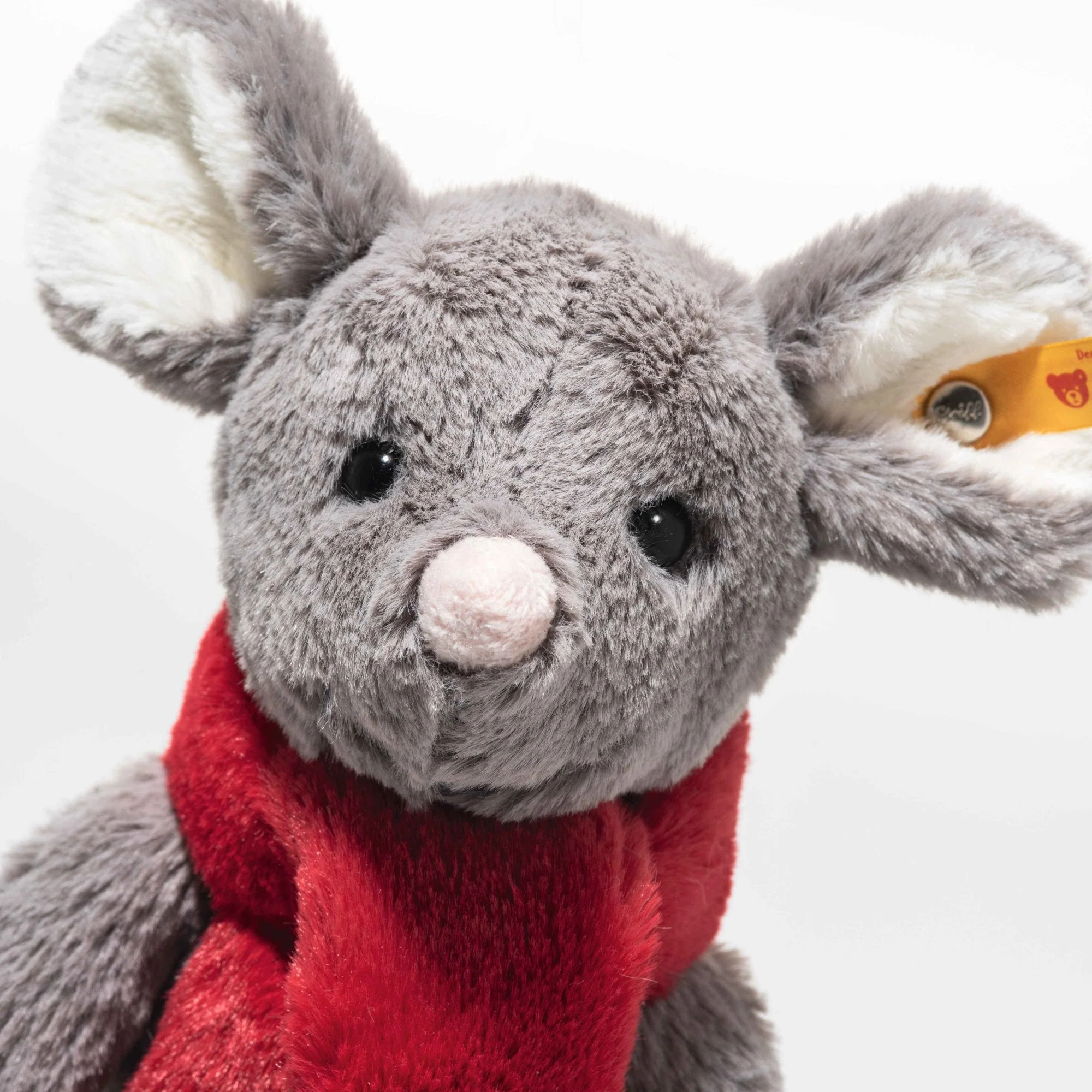 Cosy Christmas Mia Mouse - Image 3